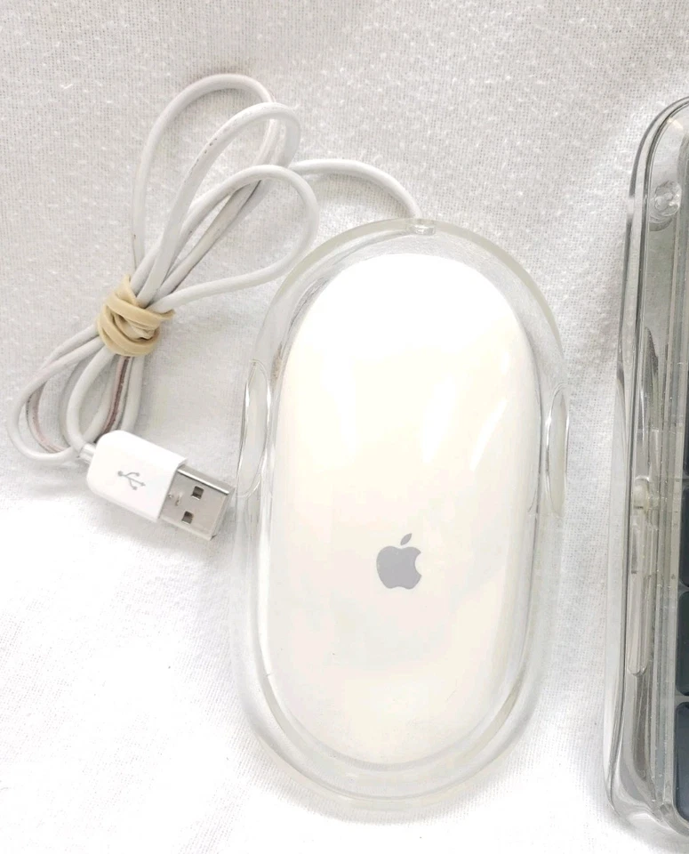 Apple Pro Keyboard M7803 and Apple Pro Mouse M5769 Combo White - Image 2 of 4