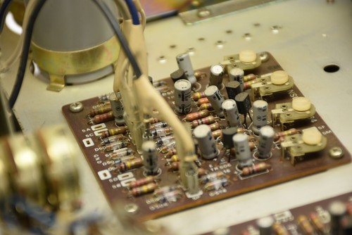 Amplificatore posteriore 4 canali Sansui QS-500 vintage si accende - Foto 12 di 23