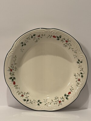 Pfaltzgraff Winterberry Pie Plate 10   Stoneware Pie Dish Holly Berry Vintage