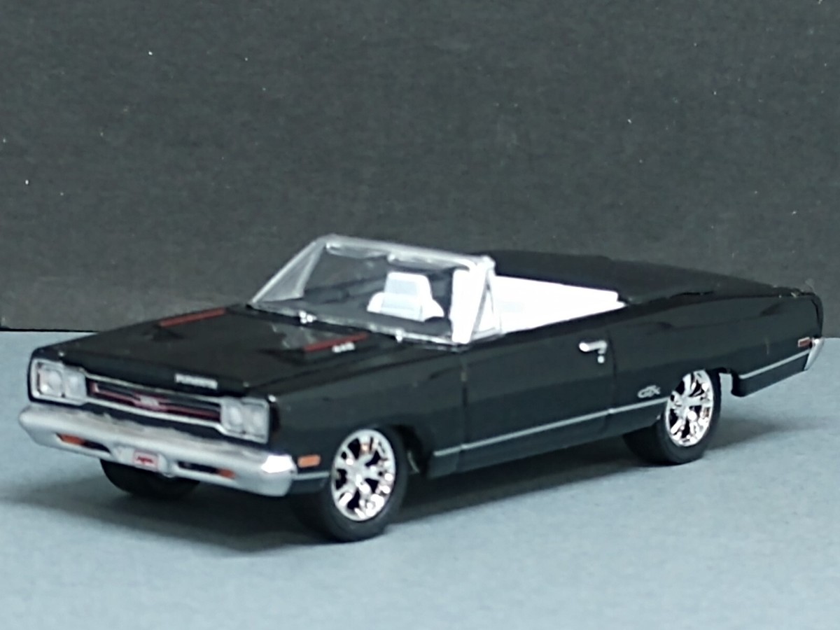 ミニカー 1969 Plymouth GTX 1969 PLYMOUTH GTX COLLECTIBLE DIECAST 1/64 CLASSIC LIMITED