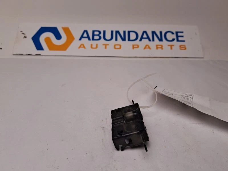 LOWER HOOD CATCH RIGHT SIDE fits MERCEDES-BENZ 400 S-CLASS 1994 - 1999 - Image 2 of 4