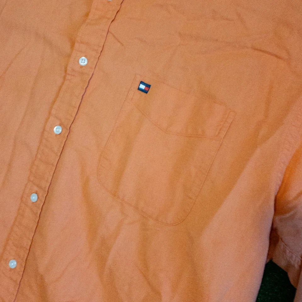 Camisa casual masculina Tommy Hilfiger vintage anos 90 manga longa laranja bolso no peito GG - Imagem 2 de 4
