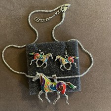 yinli horse necklace  earlings