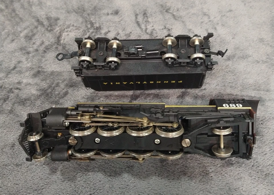 HO Scene Master by Life Like Mikado 2-8-2 Pennsylvania 689 Locomotive & Tender - Image 2 of 4