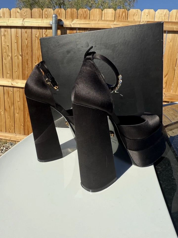 Versace Aevitas Plataforma Bombas EU 37/US 7 Negro Satinado Zapato Cristal Nuevo en Caja $1,575 Foto 4 de 4