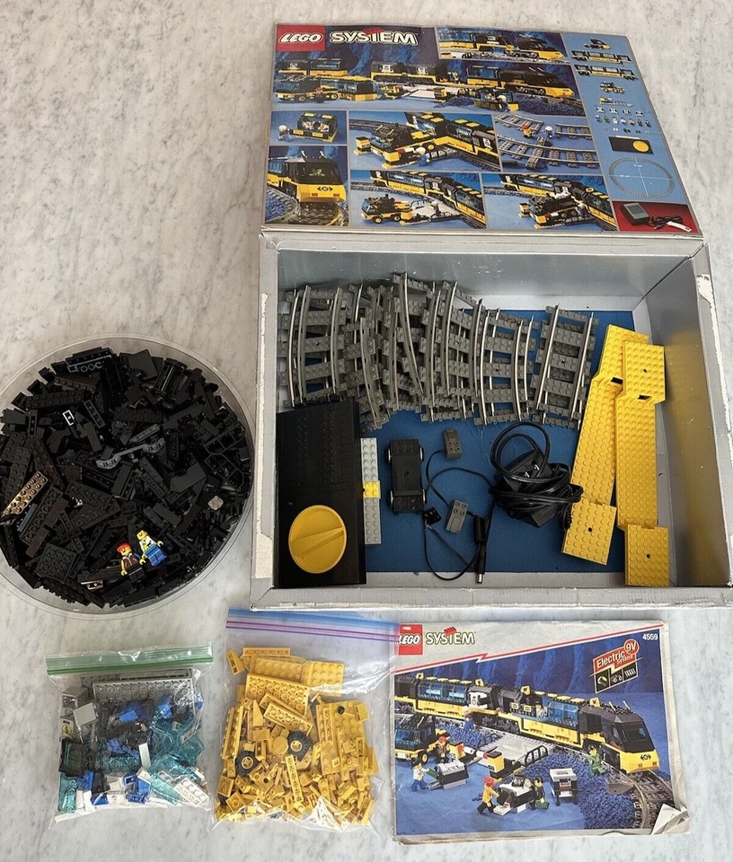 LEGO 4559 Train Cargo Railway 9V - TESTED WORKING Nearly complete w/ box manual - Image 2 of 4