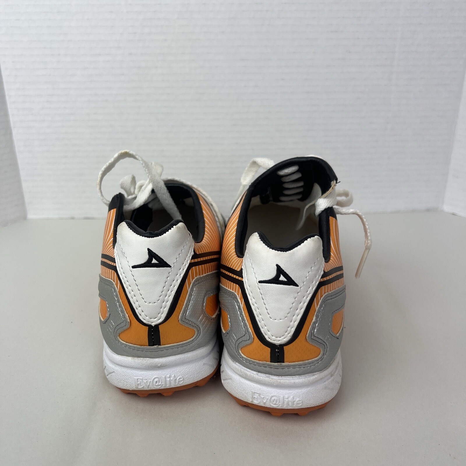 Pirma cleats/shoes 7.5 men From Mexico Gladiator II . Orange/white