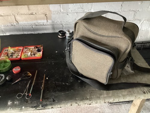 Shakespeare Fly Fishing Gear And Realms /bag - Picture 3 of 8