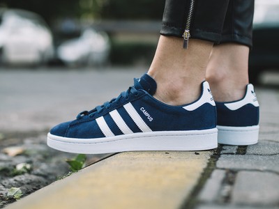 black adidas campus junior