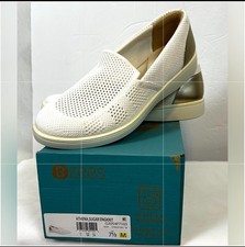 BZees Athena Women  s White Washable Slip On Shoes / Size 7.5M