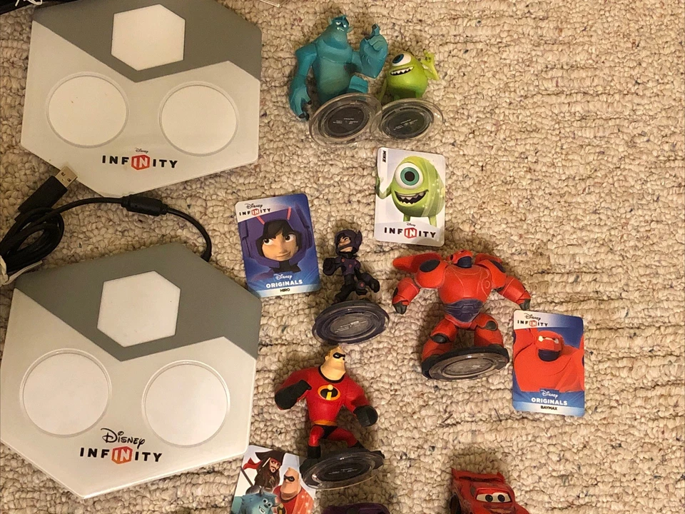 Lote De Wii U Disney Infinity 1.0 2.0 2 Portales Base Juego Figuras Coches Marvel Juguete Foto 4 de 4