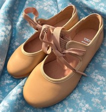 NEW Girl's Annie Tyette Dance Shoe Size Little Girl 8.5 Beige