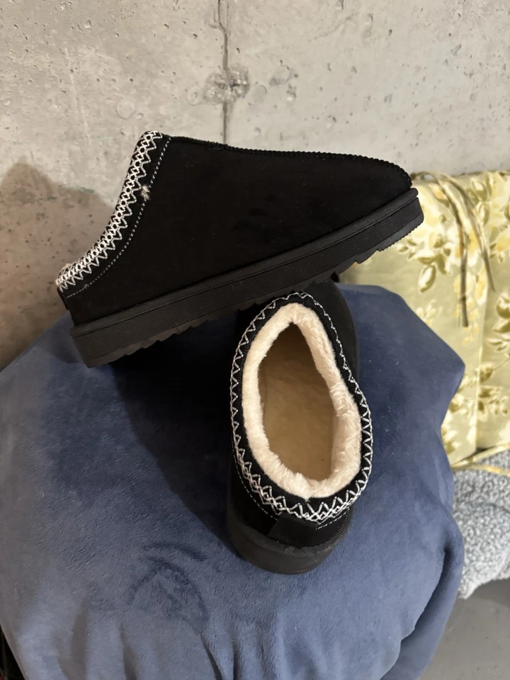 Mule slippers that resemble Ugg but faux.  Says size 9 but fits like 8.5 new - Image 2 of 4