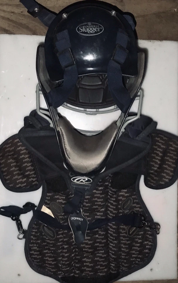 Juego de casco y placa de pecho Louisville Slugger Youth Catchers talla 6-7 Foto 2 de 4