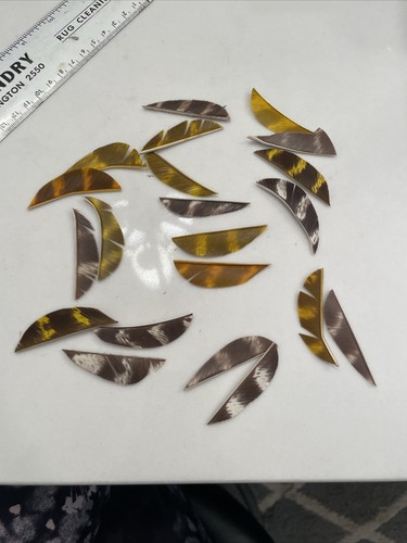21 Pcs 2.2” Hunting  Arrow Fletchings Shield Cut Fletchings Autumn Blk / Yellow