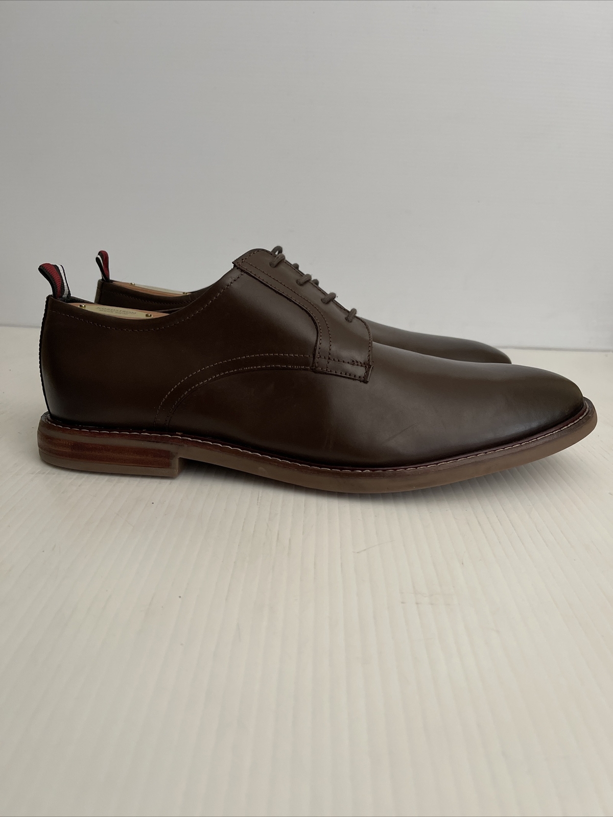 SAOLA NUOVA scarpa derby Ben Sherman Brent punta liscia in pelle marrone scuro 12 US (A57)