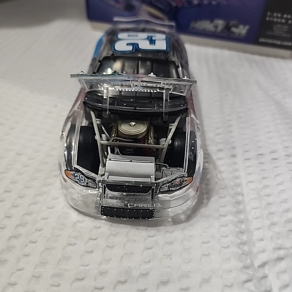 Action #29 2002 Kevin Harvick GM GOODWRENCH SERVICE/ET coche de stock transparente 1:24... Foto 3 de 4