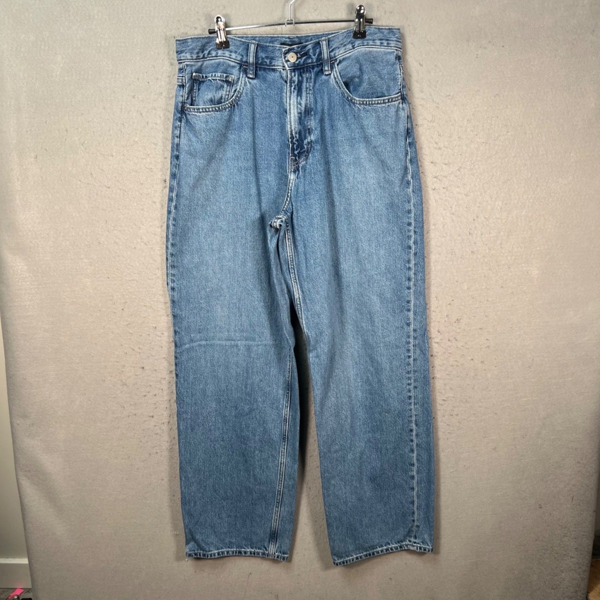 Uniqlo Mens Size 31 x 30 Jeans Light Wash Relaxed Fit High Waist 100% Cotton