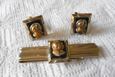 Vintage Centurion Trojan Warrior Black Glass Lucite Cuff Links Tie Bar Clip Set