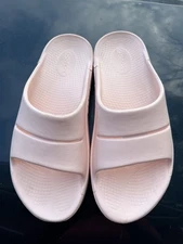 Women's Oofos Ooahh Oofoam Blush light peach recovery slide sandals size 9 / 40