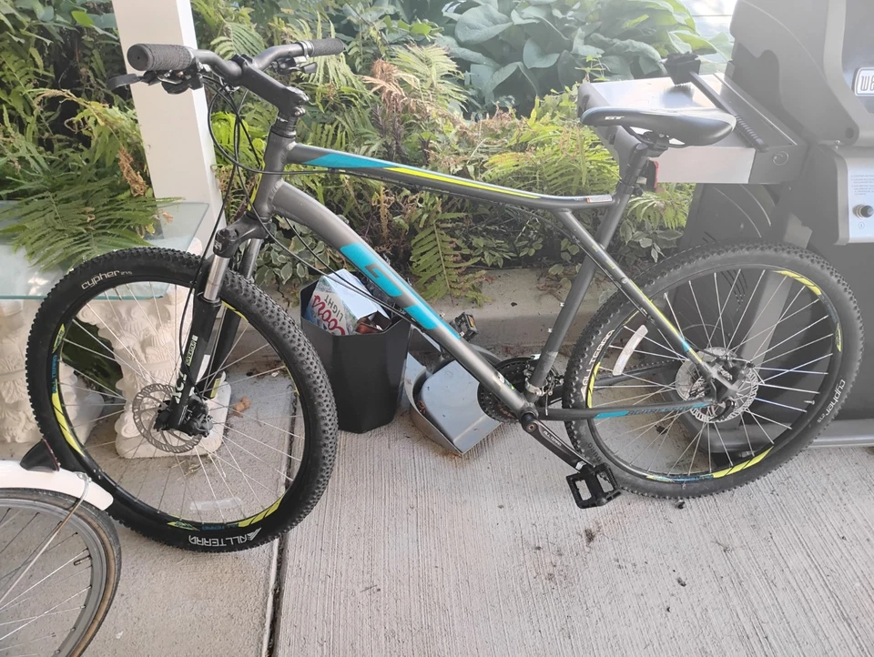 GT agresor 2021 colores neón Foto 4 de 4