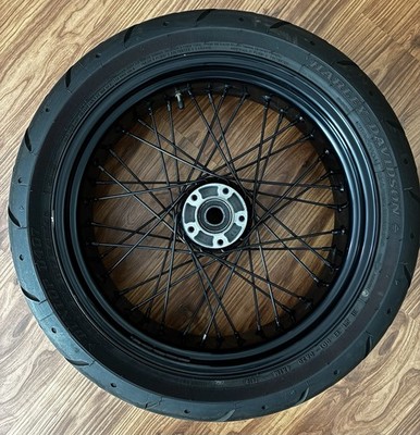 Komplettrad Harley Davidson Street Bob 200/50 R18 mit Reifen Dunlop D407