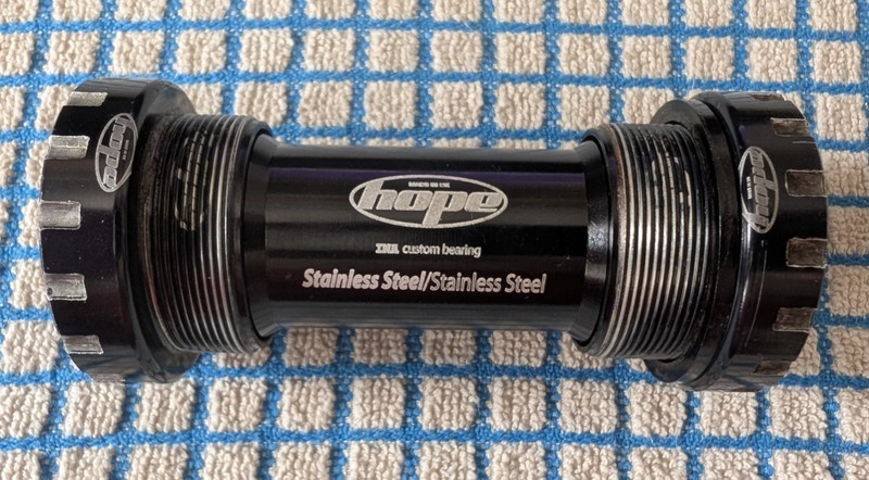 Hope Bottom Bracket Threaded for 24mm axle / 68mm shell MTB Black Good Condition