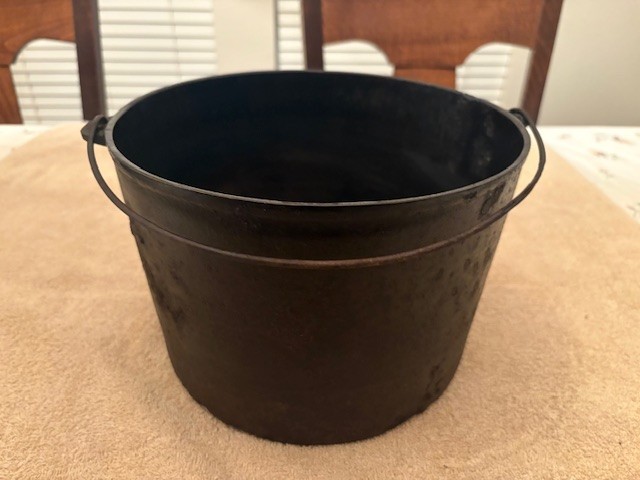 WAPAK - Cast Iron Bean Pot Kettle, 9 3/4” Across Diameter, 6 1/2 Depth