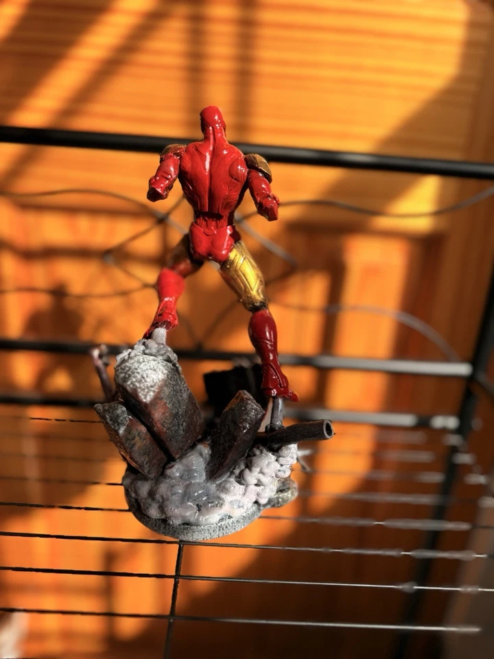 PREMIUM Iron Man Estatua Resina Figura HQ Pintura Metálica y BRILLA EN LA OSCURIDAD NUEVO Foto 4 de 4