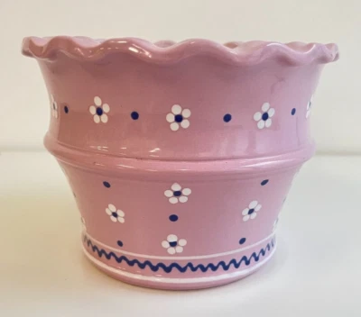 Gmundner Keramik Dirndl rosa Blumentopf 13,5 cm GK882 (2412DE29) 07/26 - Bild 1 von 4
