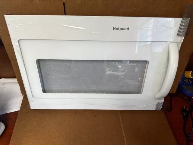 White outlet hotpoint microwave