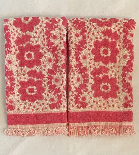 Vtg Cannon Royal Family Pink Daisy Fringed Hand Towels Reversible Flower Power