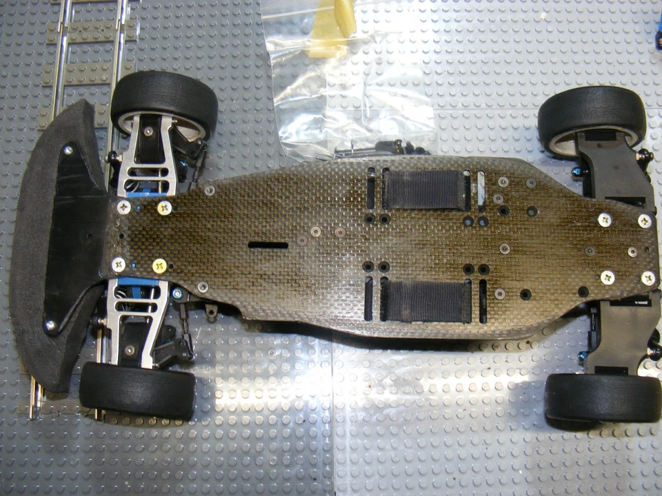 Vintage YOKOMO RC Rolling  chassis YOKOMO  YR-4 M2 - Image 2 of 4