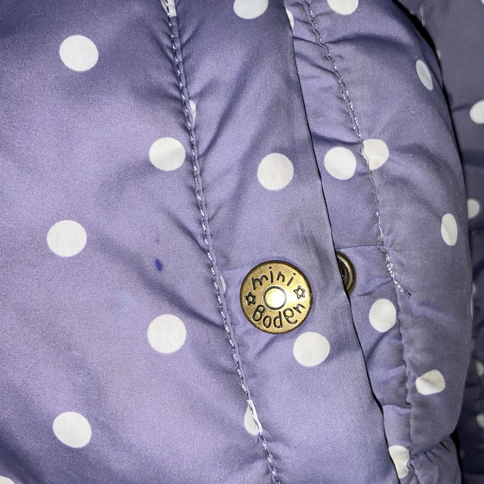 Abrigo con capucha Mini Boden a lunares talla 9-10 púrpura invierno acolchado Foto 4 de 4
