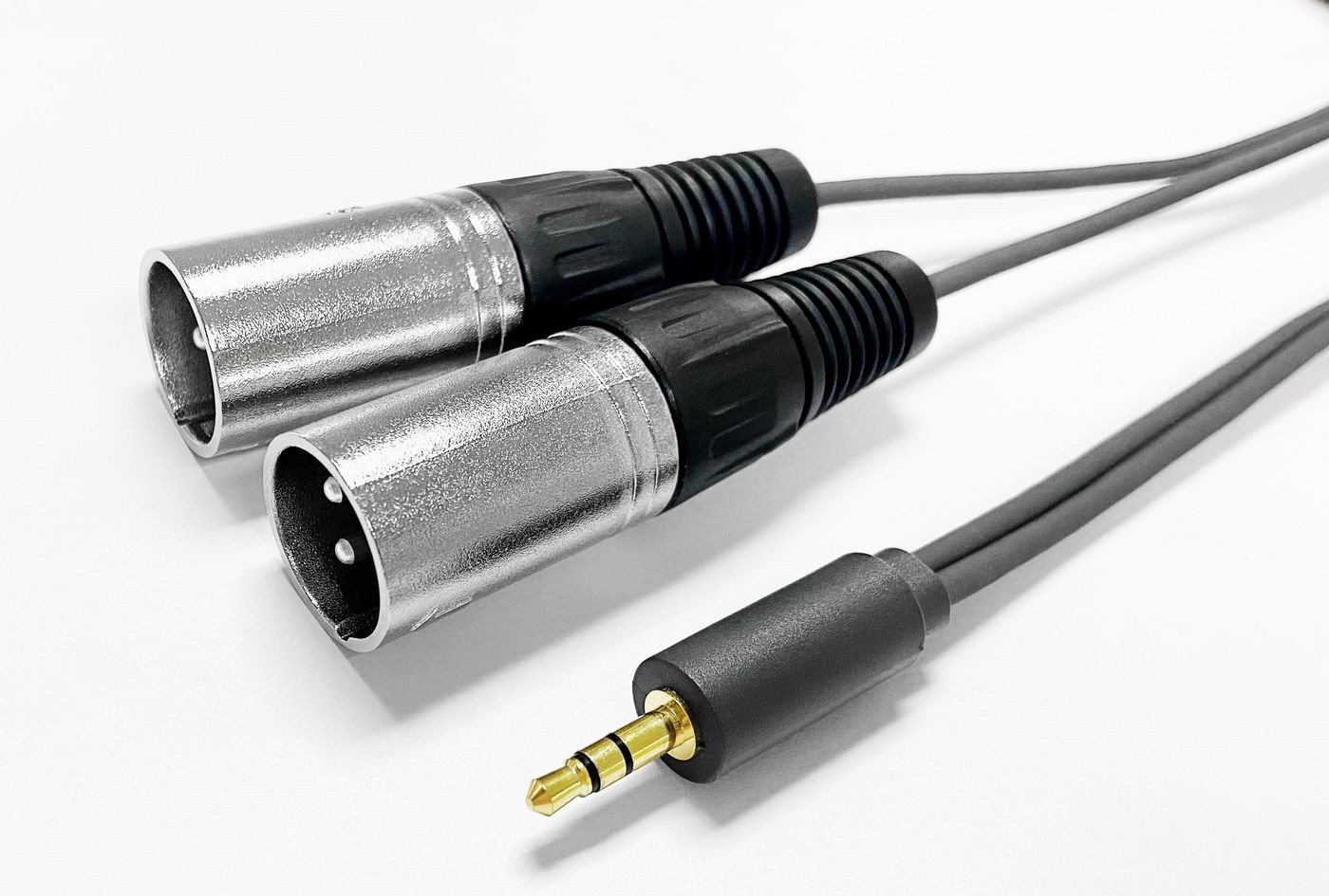 Vivolink PROMJXLRS5 3.5MM CABLE to 2 x XLR male 5m - Image 2