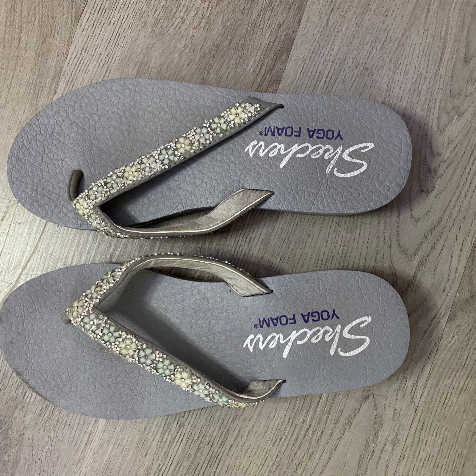 Skechers Flip Flops Women 9 Grey Rhinestone Floral Yoga Foam Sandals
