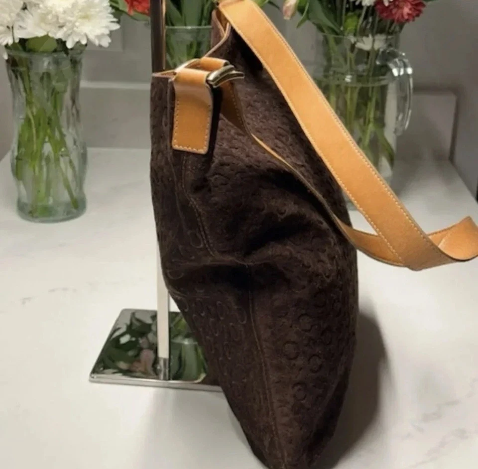 Bolso Bandolera/Hombro Gamuza Marrón Chocolate CELINE Macadam Usado en Excelente Condición Foto 4 de 4