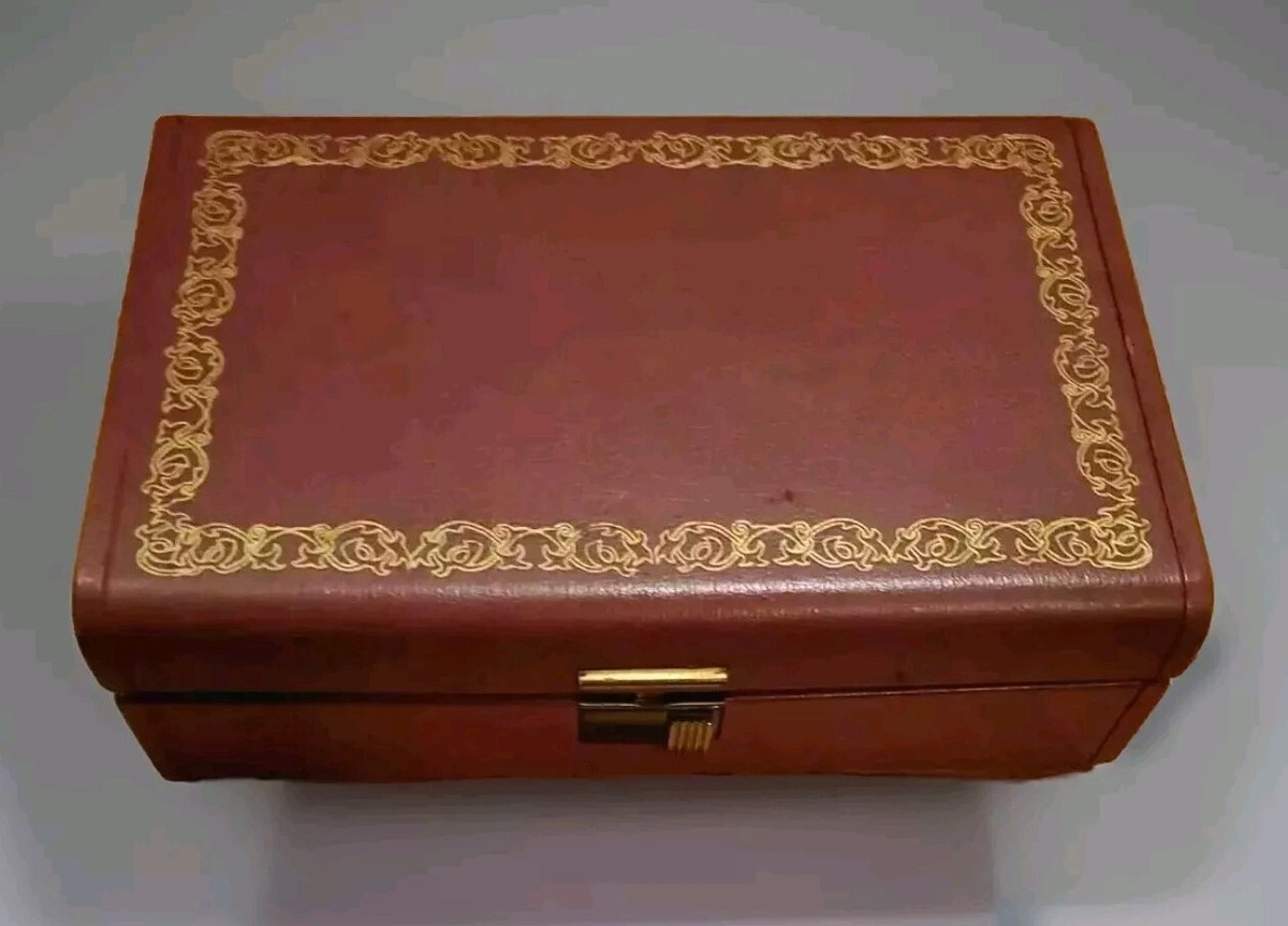VELVET QUILTED JEWELLERY TRAY SMALL MAROON VELVET QUILTED JEWELLERY TRAY SMALL MAROON