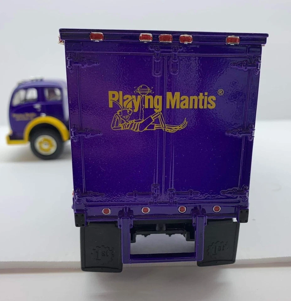 Tractor First Gear 1/34 #19-2056 Johnny Lightning 1953 blanco 3000 con remolque de 30’ Foto 4 de 4