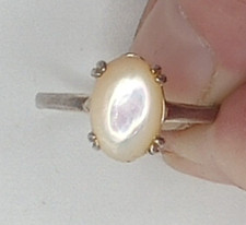 Vintage Sterling Silver Prong-set Oval Mother of Pearl Ring SZ 7.5