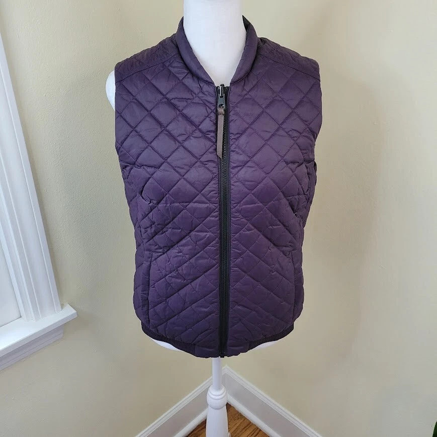 Colete acolchoado reversível Timberland preto e roxo escuro feminino tamanho P - Imagem 3 de 4