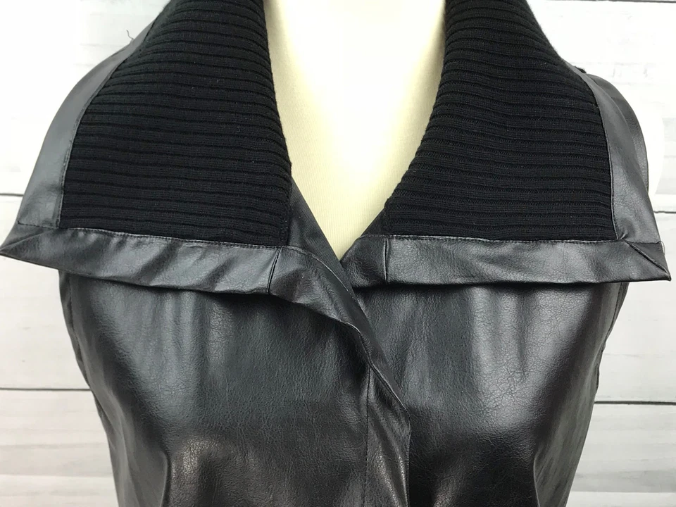 Chaleco August Silk Negro Imitación Cuero/Acanalado Tejido Cuello Talla Pequeña Minorista $68 Foto 2 de 4