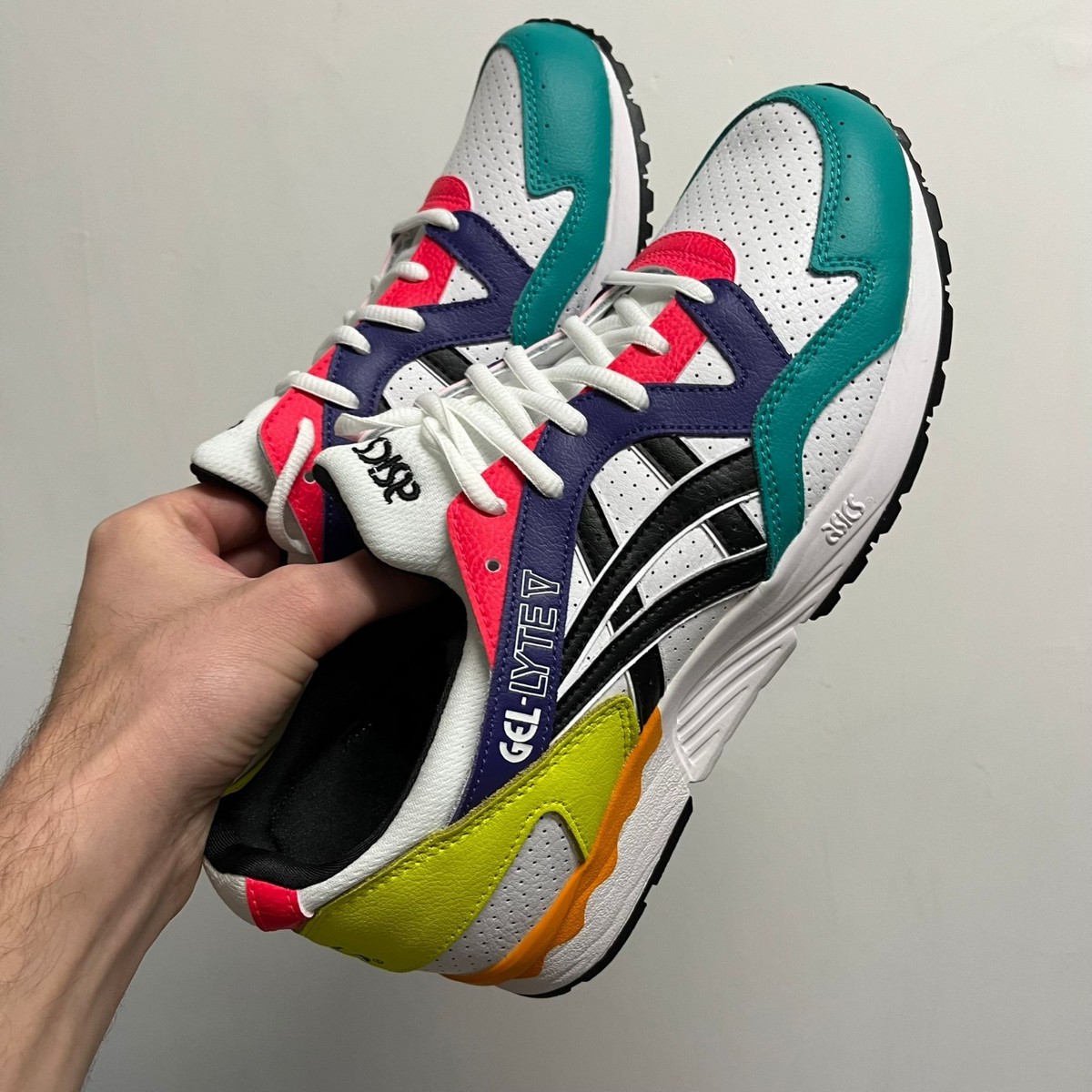 完売品！asics GEL-LYTE Ⅴ (1191A227-100) ✨マルチカラー✨asics GEL-LYTE Ⅴ (1191A227-100) - メルカリ