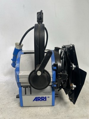ARRI TRUE BLUE T1 (1kw) Manueller Scheinwerfer ref2