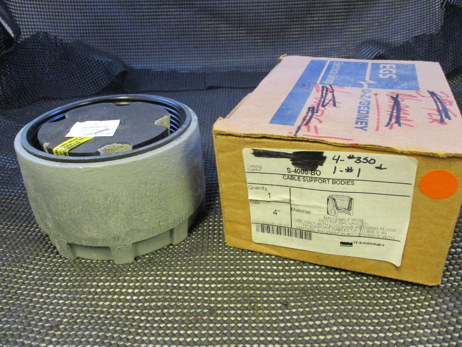 OZ GEDNEY S40002 4" CONDUIT CABLE RISER SUPPORT FOR 4) 350 MCM AND 1