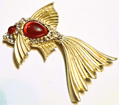 BELLISSIMA SPILLA PESCE '30s CM.7,5x6 RUBINI,BRILLANTI, LEGA ORO GIALLO/ARGENTO! - Foto 2 di 11