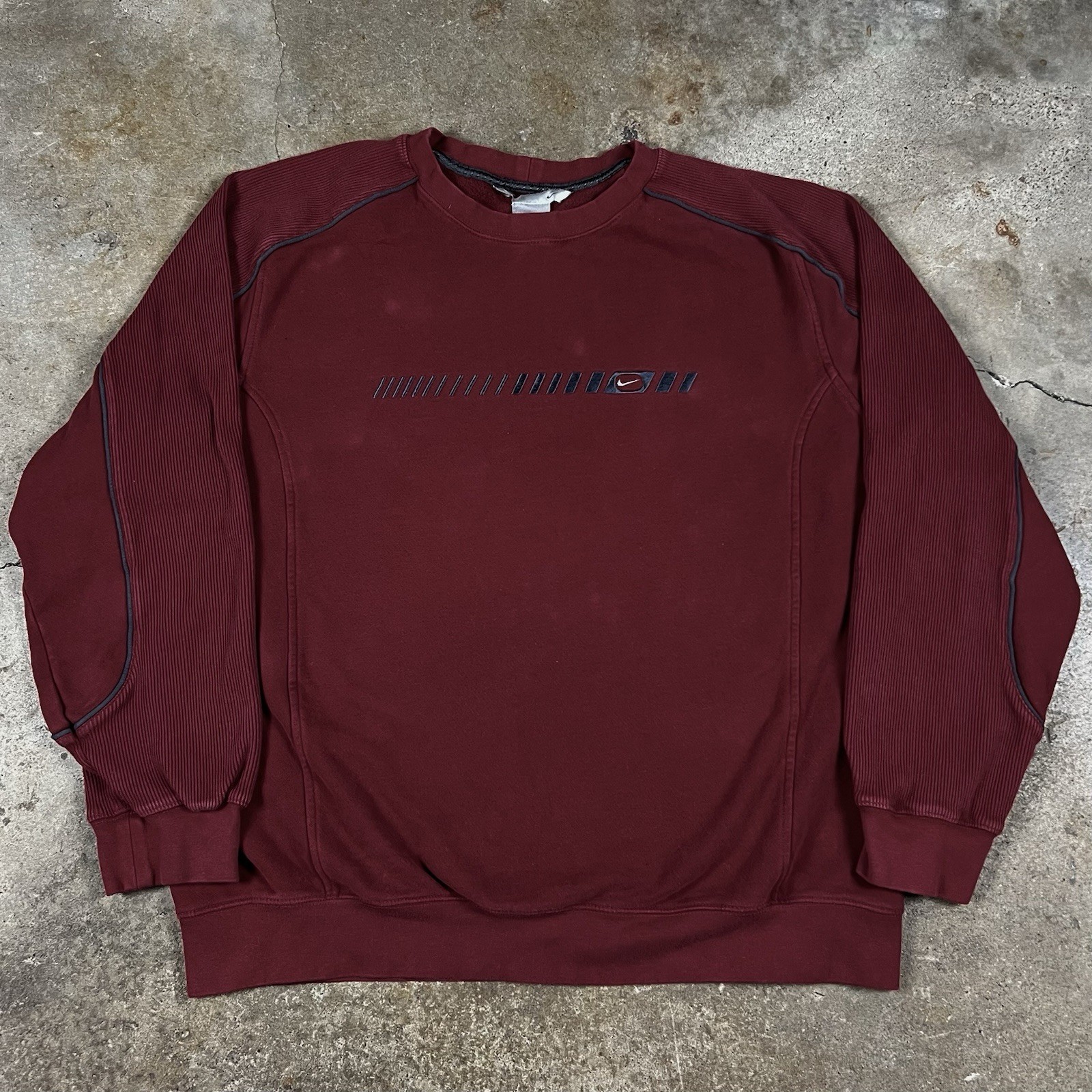 Felpa girocollo Nike Swoosh vintage ricamata grigia etichetta