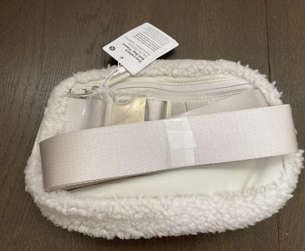 Lululemon Fleece Belt Bag White 19cm x 13cm Small Utility Pocket Preowned