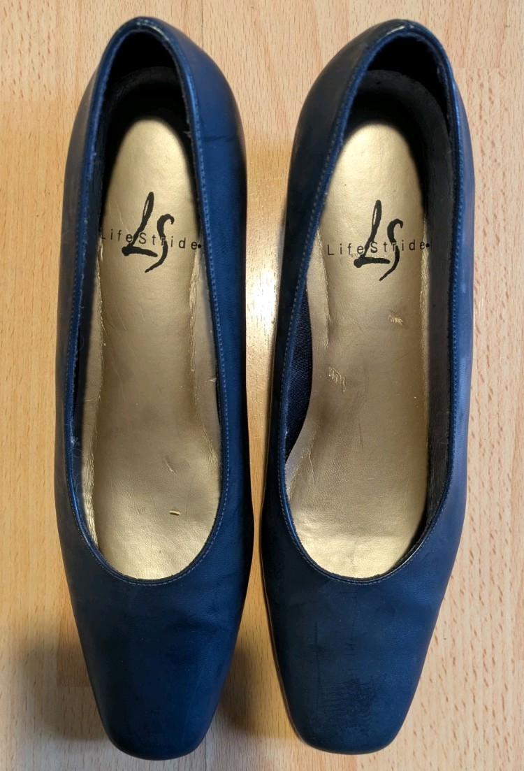 Navy Blue Life Stride Pump Size 9 Pre-owned Good Condition