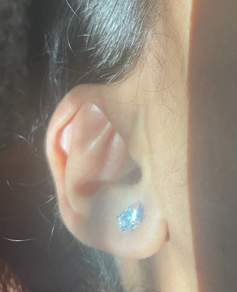 diamond stud earrings screwback preowned 18k - Image 4 of 4